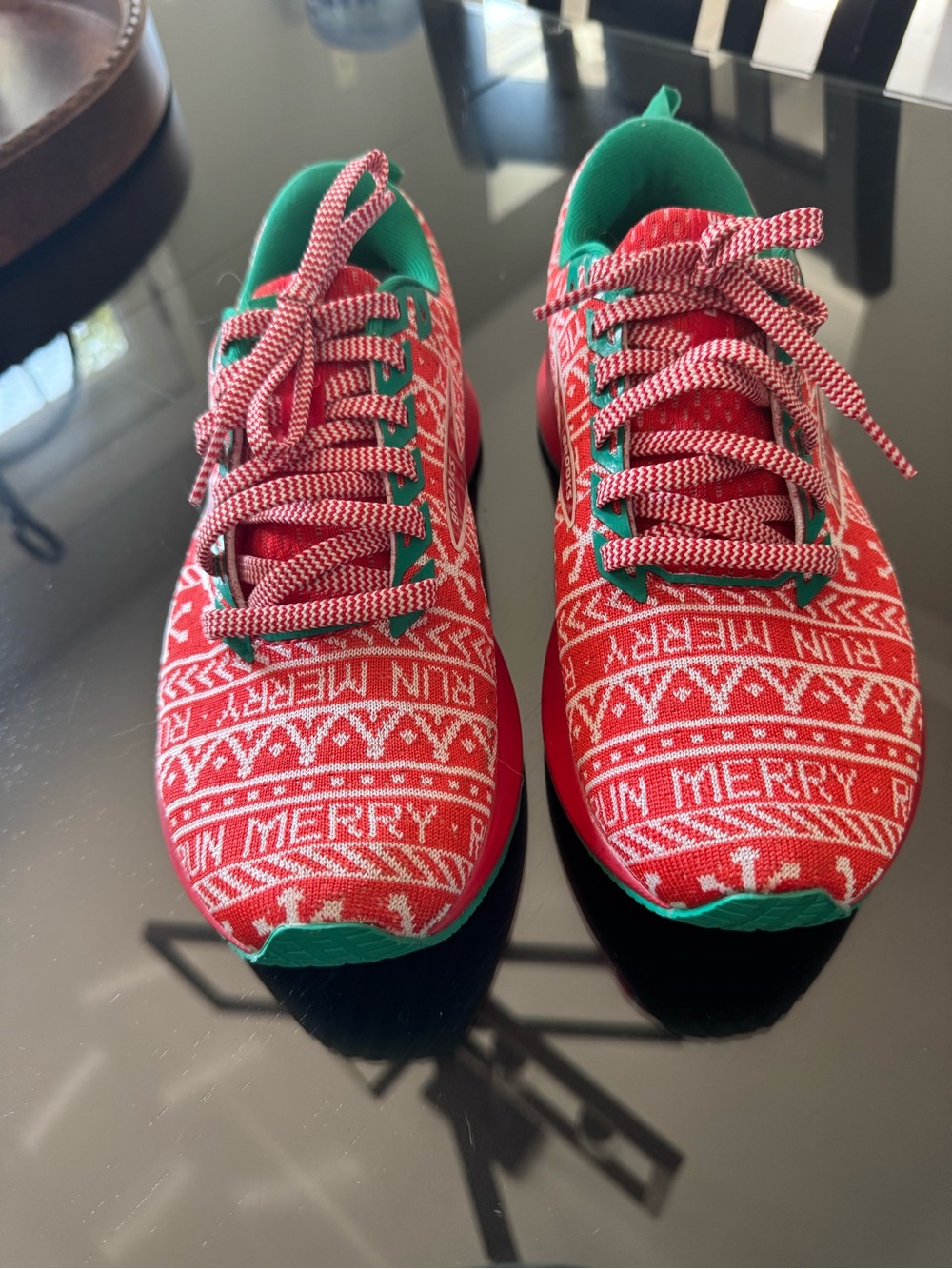 Brooks Womens Size 8 Red and Green Holiday Knit Sneakers